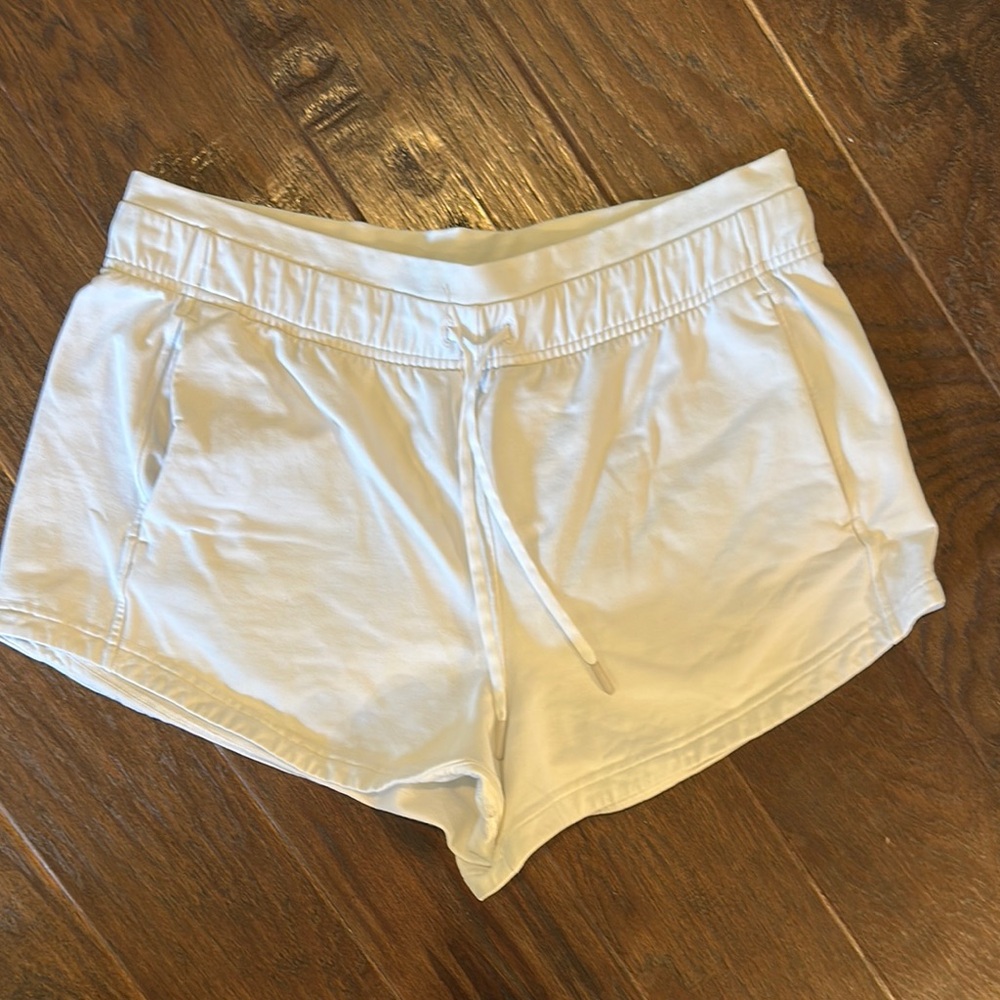 Lululemon Athletica White Athletic Shorts Lightweight Elastic Waist